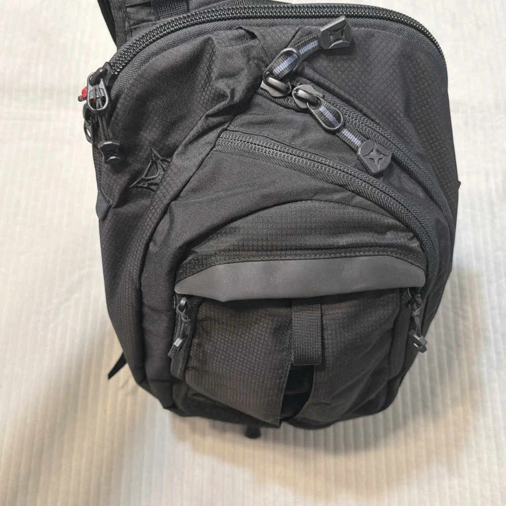 Vertx Commuter Sling 2.0 EDC CCW Bag F1 VTX5011 Backpack Black EUC